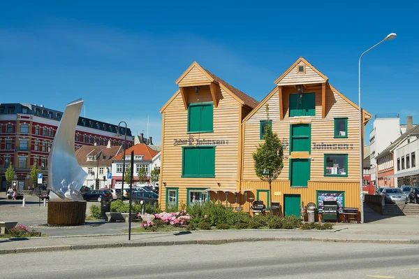 स्टॅन्गेरिया, नॉर्वेच्या मध्यवर्ती शहरातील पारंपारिक लाकडी इमारतींचे बाह्य . — स्टॉक फोटो, इमेज