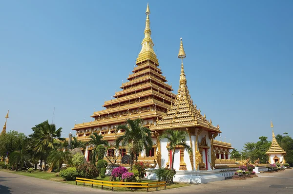 Exterior do templo Phra Mahatat Kaen Nakhon em Khon Kaen, Tailândia . — Fotografia de Stock
