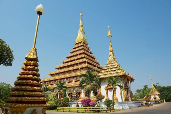 Esterno del tempio Phra Mahatat Kaen Nakhon a Khon Kaen, Thailandia . — Foto Stock