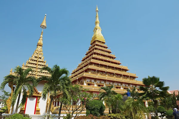 Exterior del templo Phra Mahatat Kaen Nakhon en Khon Kaen, Tailandia . — Foto de Stock