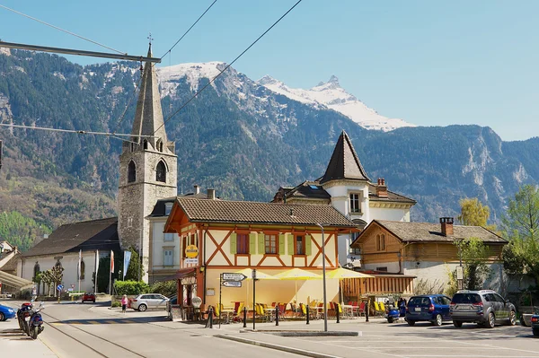 View to the street and historical church of Bex in Bex, Switzerland. — Stock Photo, Image