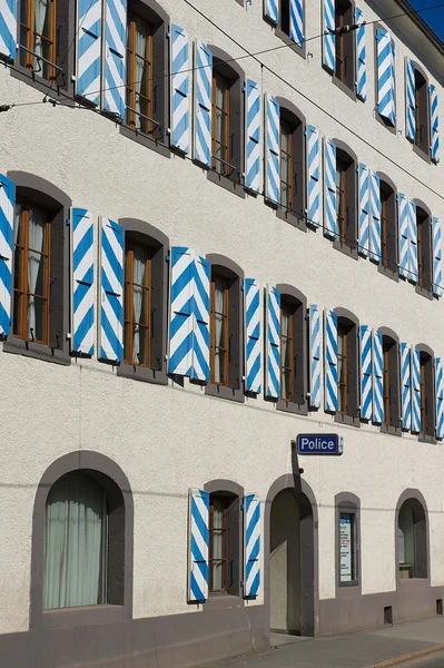 Vista para o edifício histórico no centro de Bex, Suíça . — Fotografia de Stock