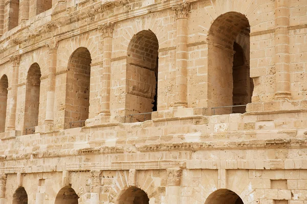 Detalhe exterior do anfiteatro El Djem em El Djem, Tunísia . — Fotografia de Stock