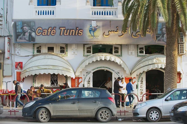 People walk by the street in Sfax, Tunisia. — Stock Photo, Image