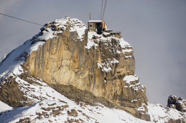 Murren, İsviçre Schilthorn giderken teleferik teleferik dan Birg teleferik istasyonuna görüntülemek.