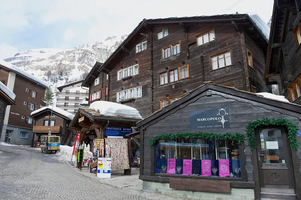 Exterior of the traditional wooden buildings in Zermatt, Switzerland. — Stok fotoğraf