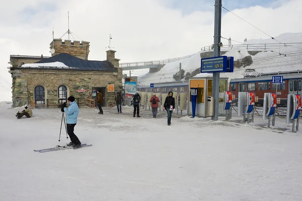 People walk at the upper Gornergratbahn railway station in Zermatt, Switzerland. — 图库照片