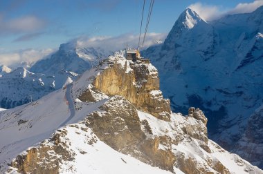 Murren, İsviçre Schilthorn giderken teleferik teleferik dan Birg teleferik istasyonuna görüntülemek.