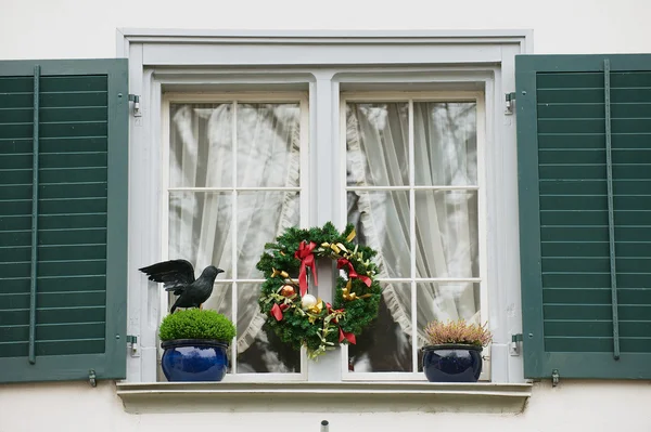 Extérieur de la fenêtre avec décorations de Noël à Zurich, Suisse . — Photo