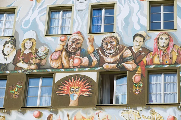 Buitenkant van het oude fresco op de middeleeuwse gebouw muur in Luzerne, Zwitserland. — Stockfoto