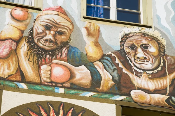 Buitenkant van het oude fresco op de middeleeuwse gebouw muur in Luzerne, Zwitserland. — Stockfoto