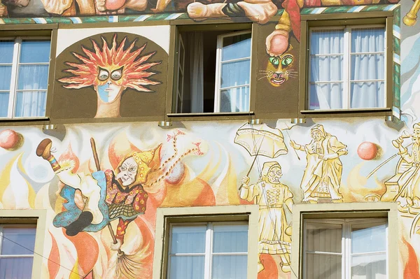 Luzern, İsviçre için Ortaçağ bina duvardaki eski fresk dış. — Stok fotoğraf