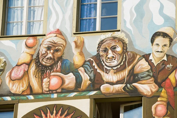 Buitenkant van het oude fresco op de middeleeuwse gebouw muur in Luzerne, Zwitserland. — Stockfoto