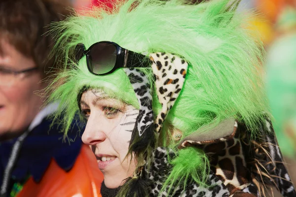 Ritratto di una donna in costume da carnevale al Carnevale di Lucerna, Svizzera . — Foto Stock