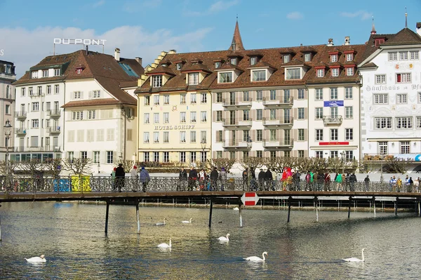 People walk by the bridge in Lucerne, Switzerland. — 图库照片