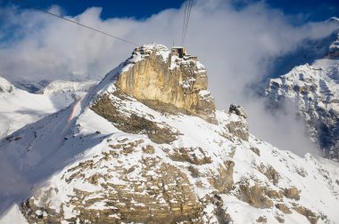 Murren, İsviçre Schilthorn giderken teleferik teleferik dan Birg teleferik istasyonuna görüntülemek.