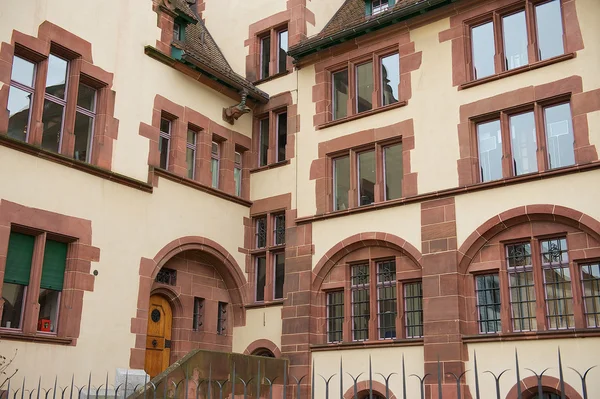 Exterior del patio interior del edificio del ayuntamiento de Basilea, Suiza . —  Fotos de Stock