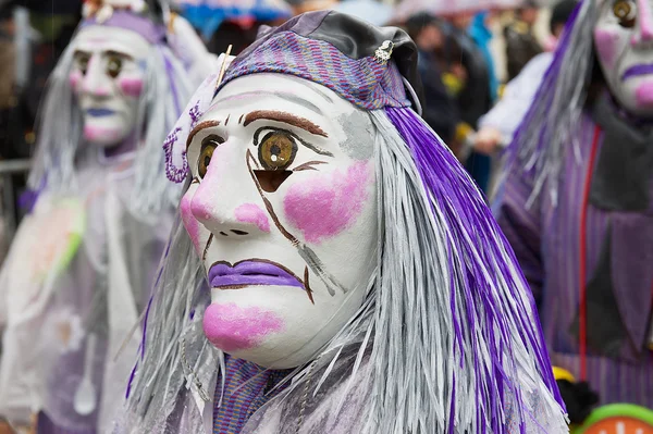 Orang-orang mengambil bagian dalam Karnaval Basel di Basel, Swiss . — Stok Foto