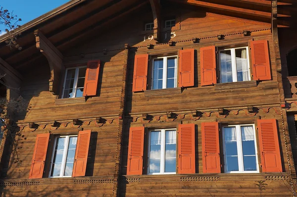 Dış Brienz, İsviçre bir geleneksel İsviçre ahşap dağ evi. — Stok fotoğraf