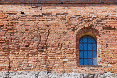 Trakai kale eski tuğla duvarın bir pencere Trakai, Litvanya ile dış.