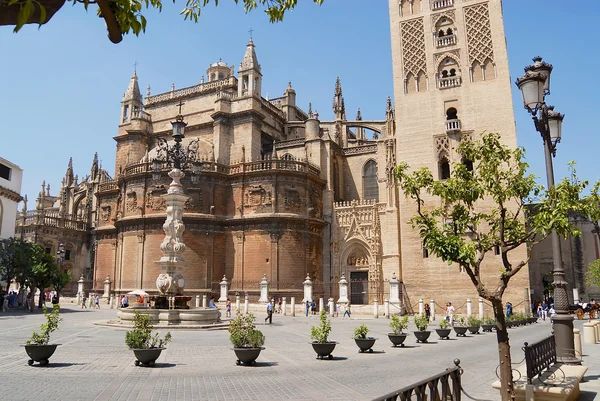 Exterior da Catedral de Santa Maria da Sé em Sevilha, Espanha . — Fotografia de Stock