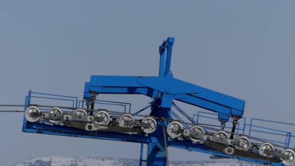 The blue bar of chair lift station on ski resort working and spinning isolate. — Stock Video