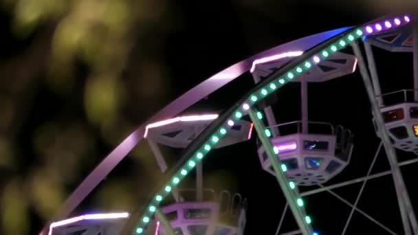 Riesenrad in der Nacht. — Stockvideo