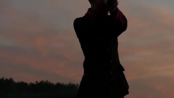 Fire Show at Sunset. Man Used Poi to Making Beautiful Effects. Slow Motion. — Stock Video