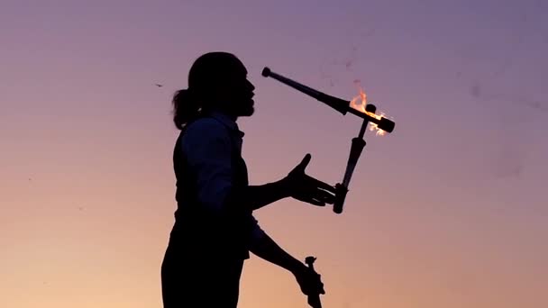 Fantastic Show at Sunset. the Circus Performer is Juggling Clubs on Fire.. Slow Motion. — Stock Video