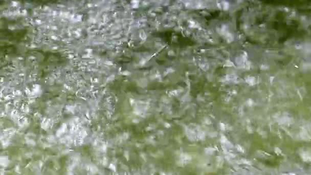 スローモーションで水発泡。美しい質感. — ストック動画
