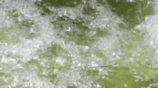 水の質感。多くの気泡がリアルタイムで. — ストック動画