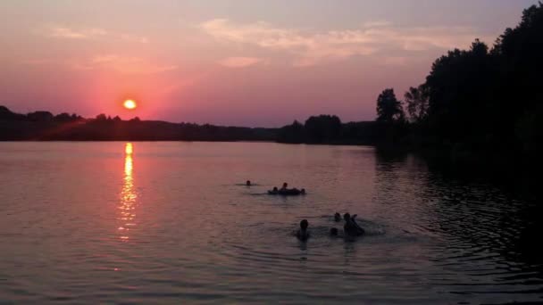 Sunset in the lake. — Stock Video