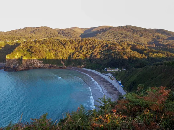 Caleta Una Puesta Sol Con Mar Tranquilo Agua Cristalina Azul — Foto de Stock