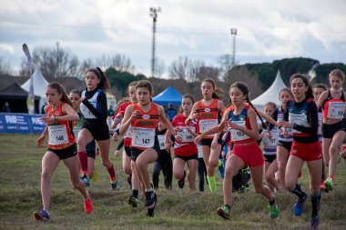 Covaresa Parkı, Valladolid, İspanya. 02 07 2021. Ülkeyi koşarak geçen kadınlar. Covid-19 ile spor karşılaşması