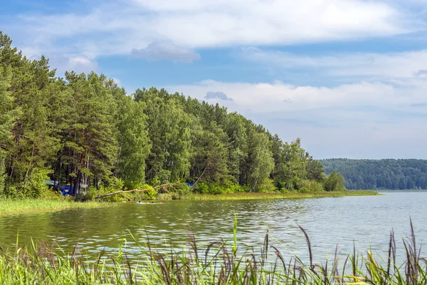 Yaz manzara nehir üzerinde