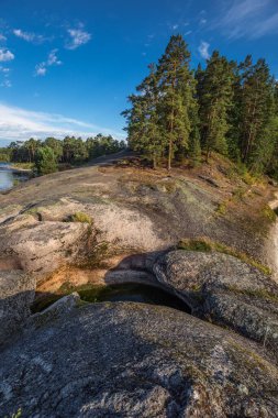 Turochak köyünün cazibesi aşk taşıdır. Turochaksky ilçesi, Altai Cumhuriyeti, Batı Sibirya 'nın güneyi, Rusya
