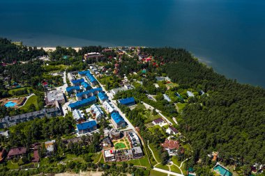 Şehir Parkı, Berd Spit kuş bakışı bakıyor. Berdsk, Novosibirsk bölgesinde, Ob Denizi ve Berd Körfezi ile çevrili özel olarak korunan doğal alan. Rusya 'nın Batı Sibiryası