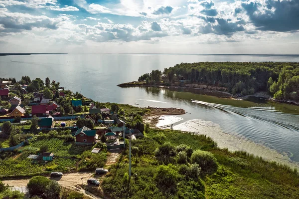俯瞰流入奥伯海的Razdelnaya河口的鸟瞰图 俄罗斯西伯利亚西部Novosibirsk地区Berdsk — 图库照片