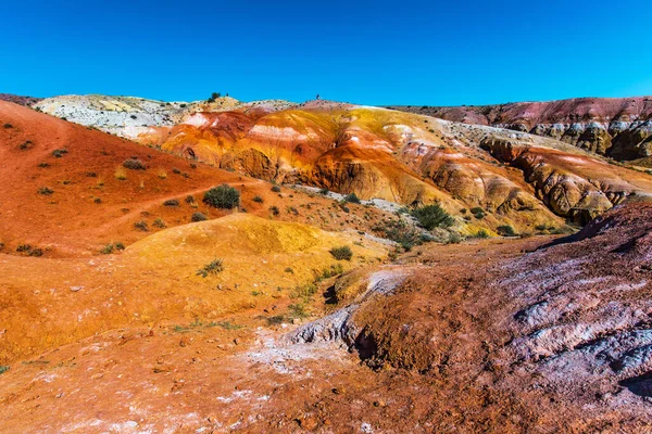 Paisagens Marcianas Kyzyl Chin Montanhas Multicoloridas Perto Aldeia Chagan Uzun — Fotografia de Stock