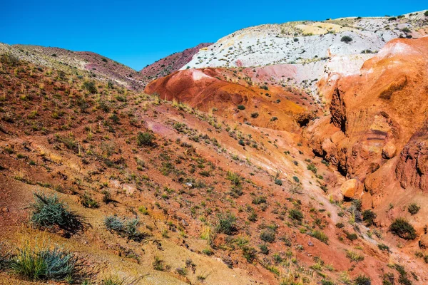 Paisagens Marcianas Kyzyl Chin Montanhas Multicoloridas Perto Aldeia Chagan Uzun — Fotografia de Stock