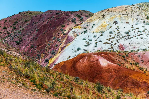 Paisagens Marcianas Kyzyl Chin Montanhas Multicoloridas Perto Aldeia Chagan Uzun — Fotografia de Stock