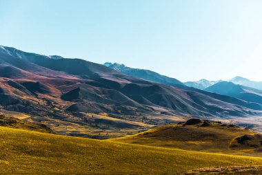 Chagan-Uzun köyü yakınlarındaki Altai Dağları. Altai Cumhuriyeti Kosh-Agachsky Bölgesi, Güney Sibirya, Rusya