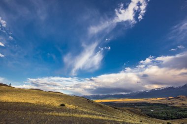 Kurai köyü yakınlarındaki Kuzey-Chui sırtı çevresi. Altai Cumhuriyeti Kosh-Agachsky Bölgesi, Güney Sibirya, Rusya