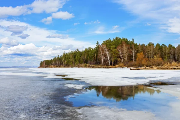 Wiosną. Syberia, rzeka Ob — Zdjęcie stockowe