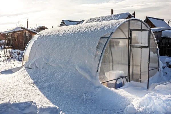 Greenhouse polycarbonate unit tunes snow — Stock Photo, Image