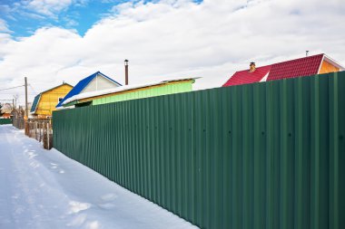 Oluklu demir kaplı banliyö çit