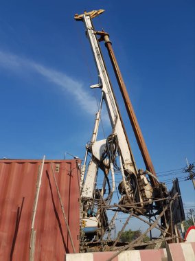 Tayland kavşaklarında yükseltilmiş köprüler inşa ediliyor