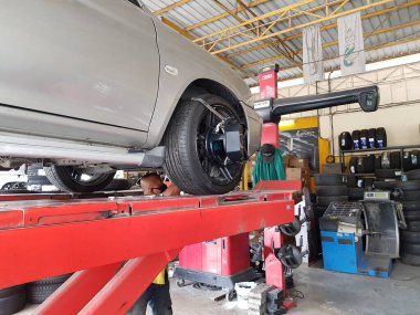 Bangkok, Tayland 'a gitmeden önce iniş takımlarını, lastikleri kontrol etme prosedürleri. 12-23-2020