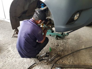 Bangkok, Tayland 'a gitmeden önce iniş takımlarını, lastikleri kontrol etme prosedürleri. 12-23-2020