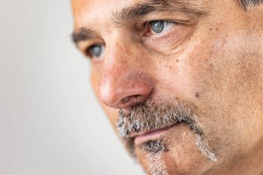 Olgun bir adamın portresi